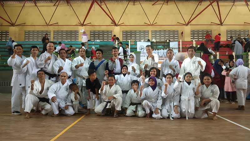 GOR tambun bekasi dengan lantai kayu