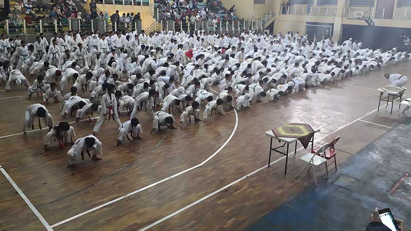 GOR tambun bekasi dengan lantai kayu