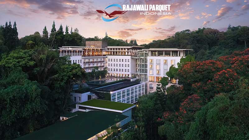 Pemasangan lantai kayu Padma Hotel Bandung 1