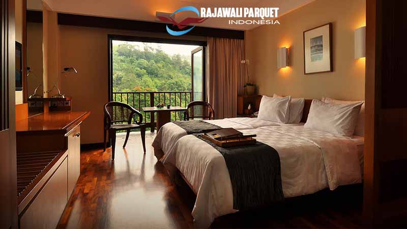 Pemasangan lantai kayu Padma Hotel Bandung 3