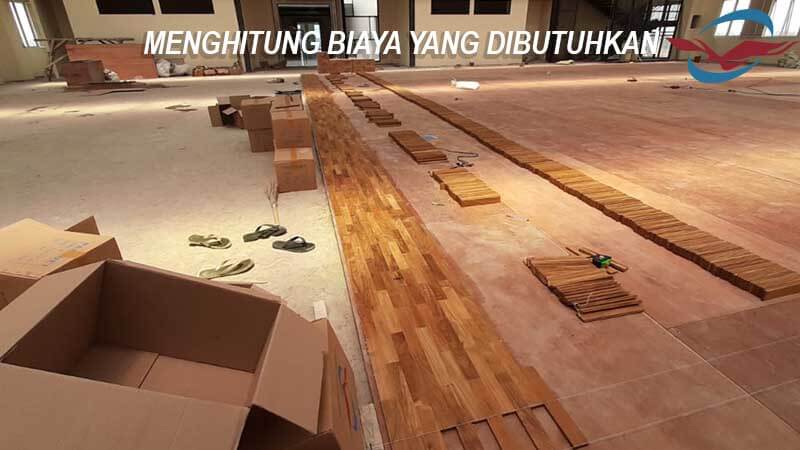 Menghitung biaya pemasangan lantai kayu lapangan badminton