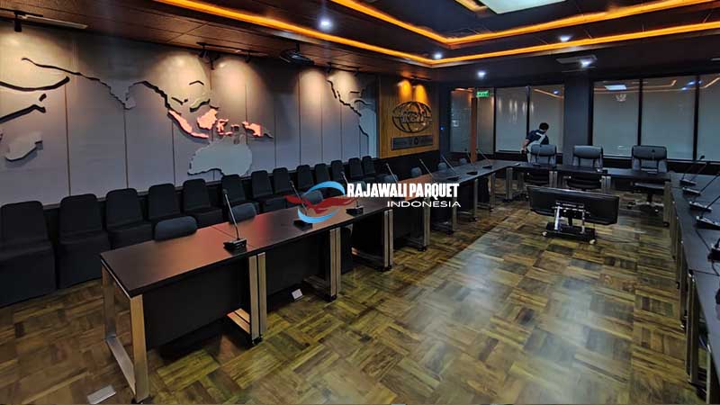 Finishing lantai kayu Ultran parquet Lack 2