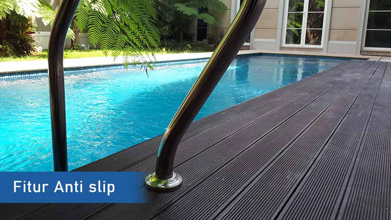 alasan menggunakan lantai kayu deck samping kolam