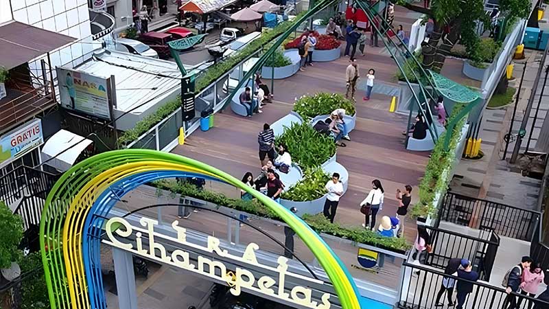 Skywalk cihampelas bandung Dengan Decking kayu