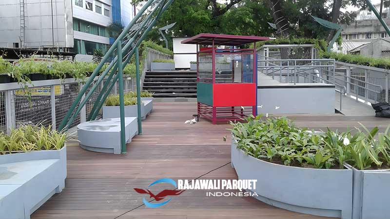 Skywalk cihampelas bandung Dengan Decking kayu