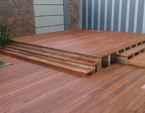 yogyakarta pemasangan lantai kayu outdoor