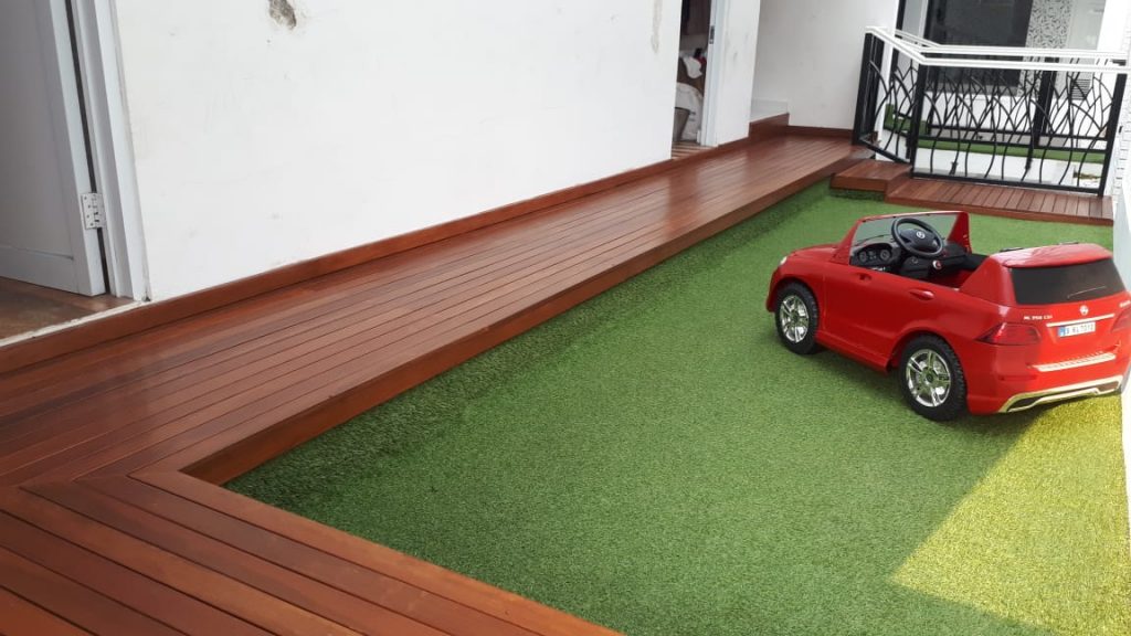 Pemasangan Lantai kayu Decking rumah pasha ungu
