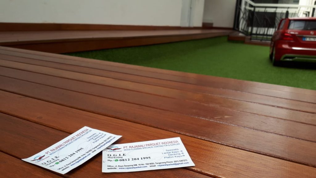 Pemasangan Lantai kayu Decking rumah pasha ungu