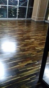 Contoh pemasangan lantai kayu sonokeling