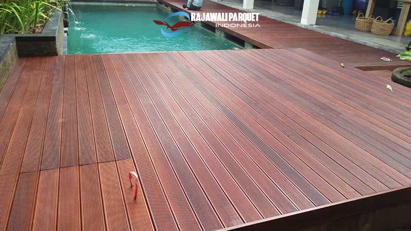 Decking kayu Bengkirai