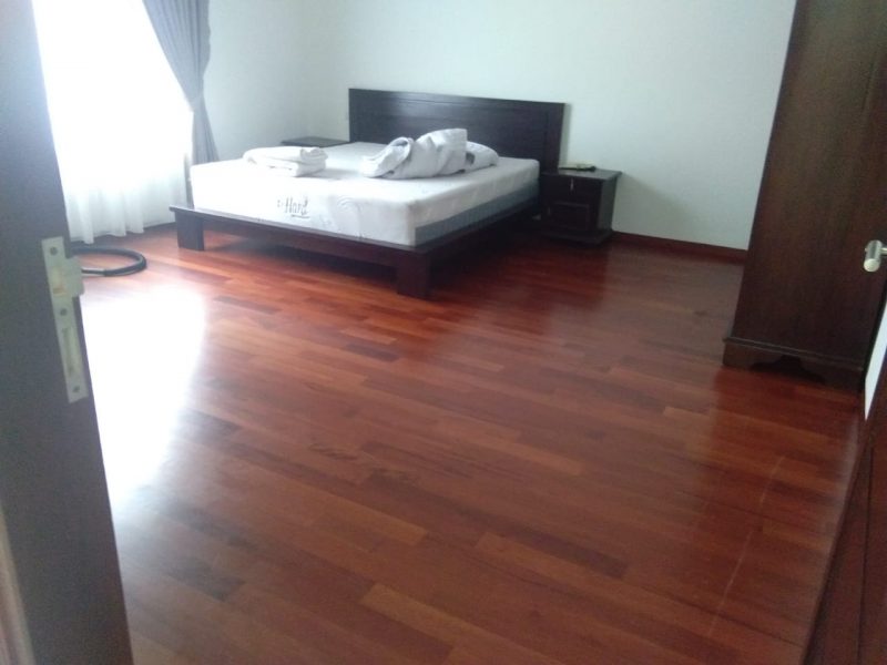 pemasangan lantai kayu Merbau Rumah 5