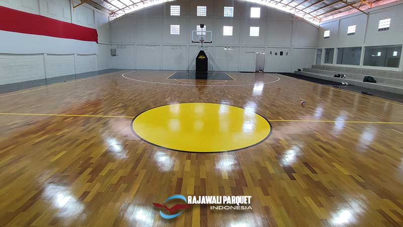 Lantai kayu keruing lapangan basket