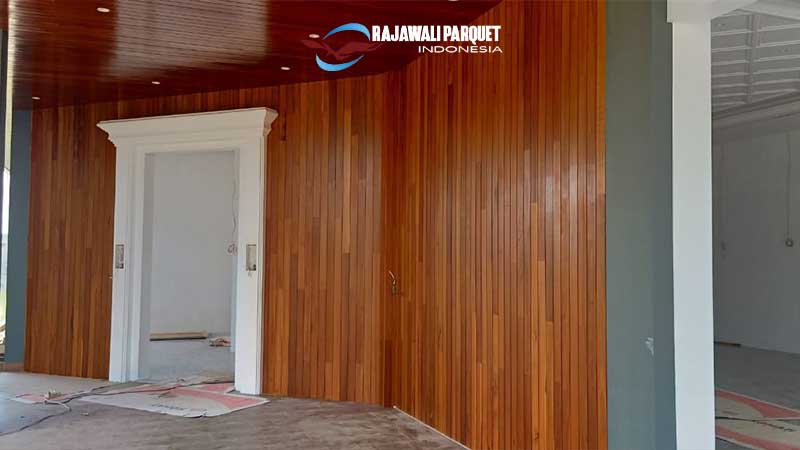 Contoh terpasang plafon kayu ulin