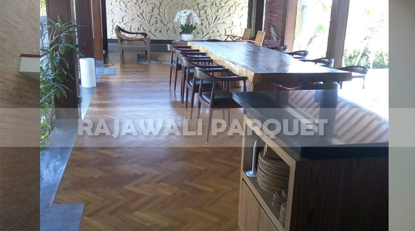 pemasangan lantai kayu jati grade A villa ibiso canggu Bali