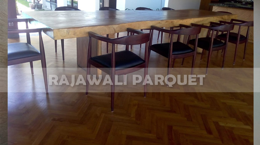 pemasangan lantai kayu jati grade A villa ibiso canggu Bali