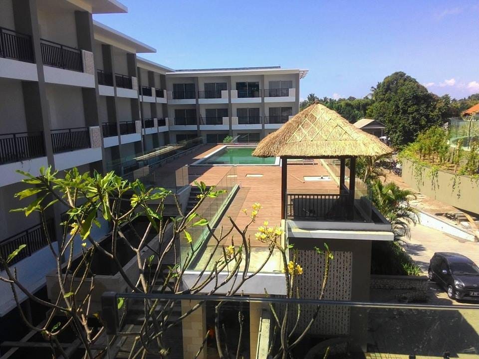 contoh pemasangan lantai kayu area luar ruangan