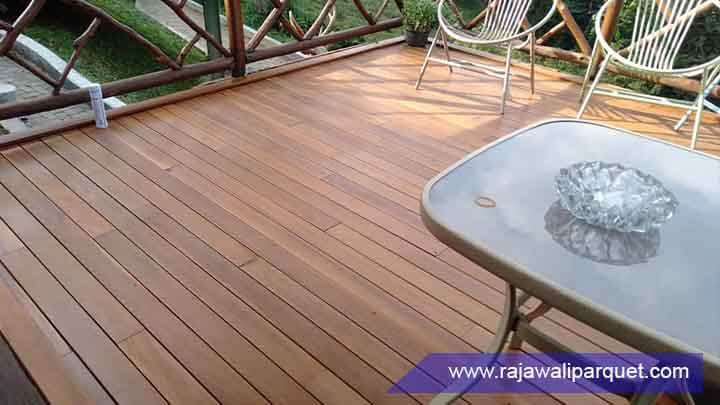 Pemasangan Decking Ulin mulberry Hill Lembang