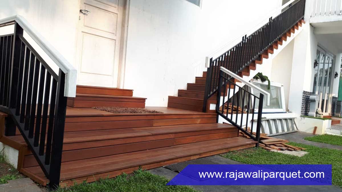 Ide tangga rumah kayu untuk luar ruangan