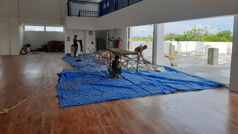 Menuju Proses Finishing lantai kayu lapangan basket