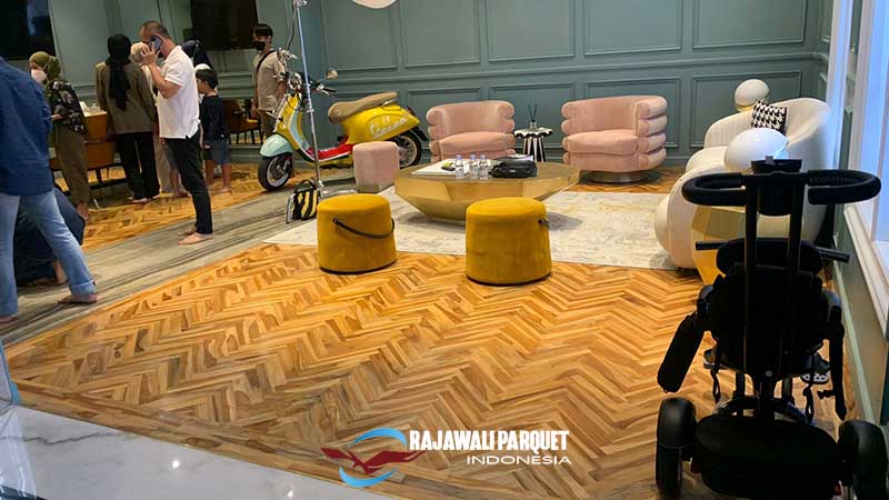 Lantai kayu rumah irwanyah zaskia sungkar