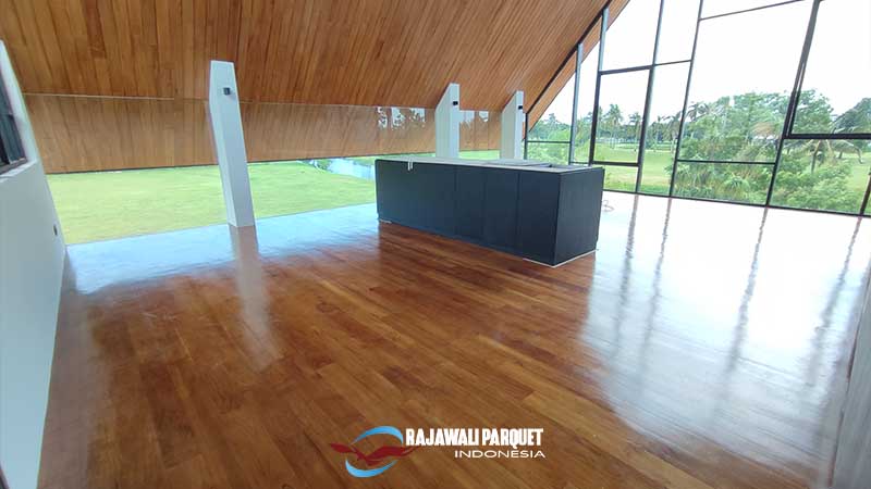 lantai kayu gedung serbaguna