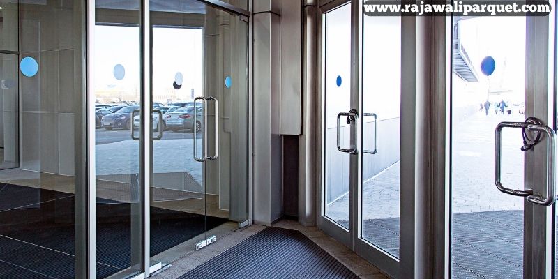 Pintu Dari Bahan Kaca