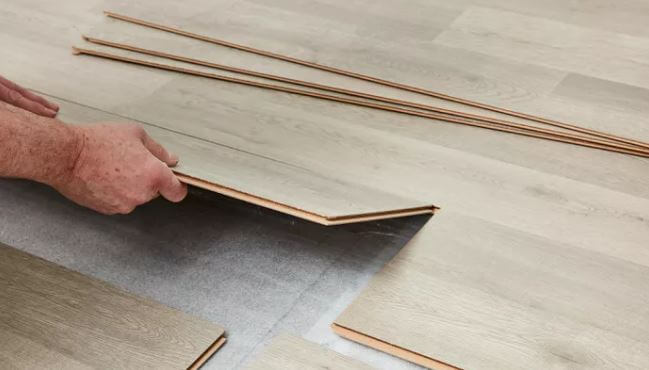 pemasangan laminated Flooring