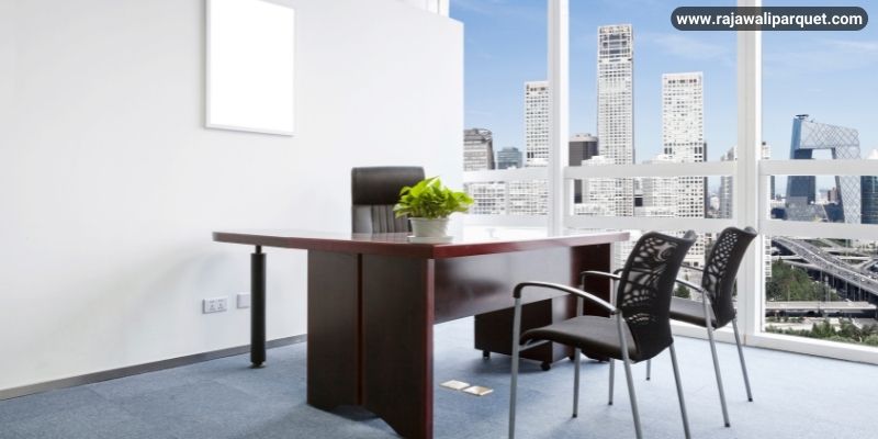 Desain Kantor Modern Dengan Jendela Berukuran Besar
