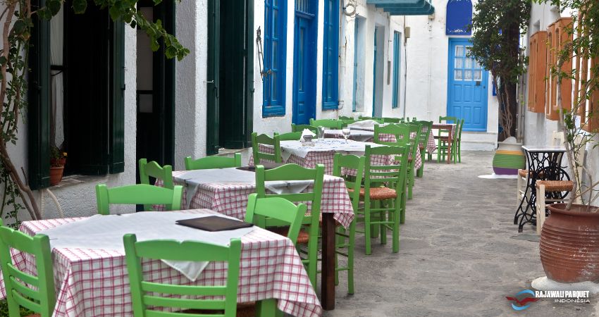 Desain Café Outdoor Sederhana & Stylish