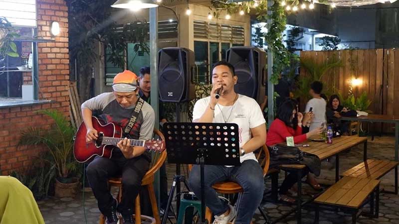 Live Music Desain cafe outdoor
