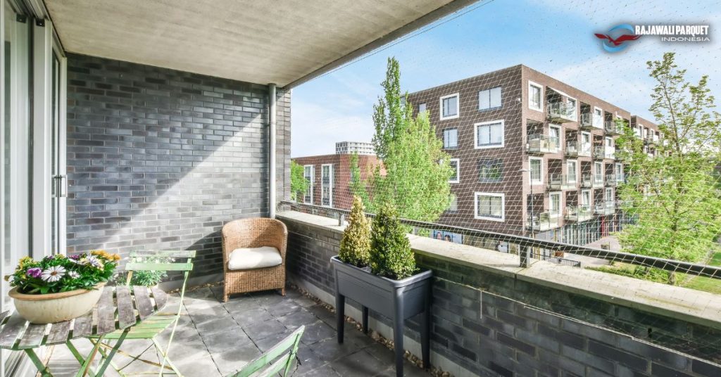 Desain Rumah Eropa Dengan Balkon