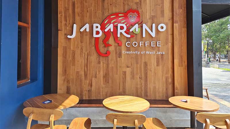 Jabarano Coffee desain kayu 1