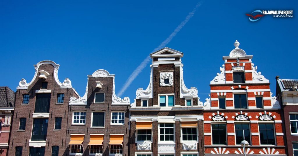 Rumah Dengan Dominasi Ornamen Khas Eropa