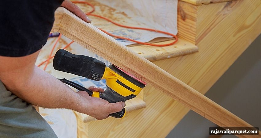 Proses Pemasangan tangga kayu Tidak Lama