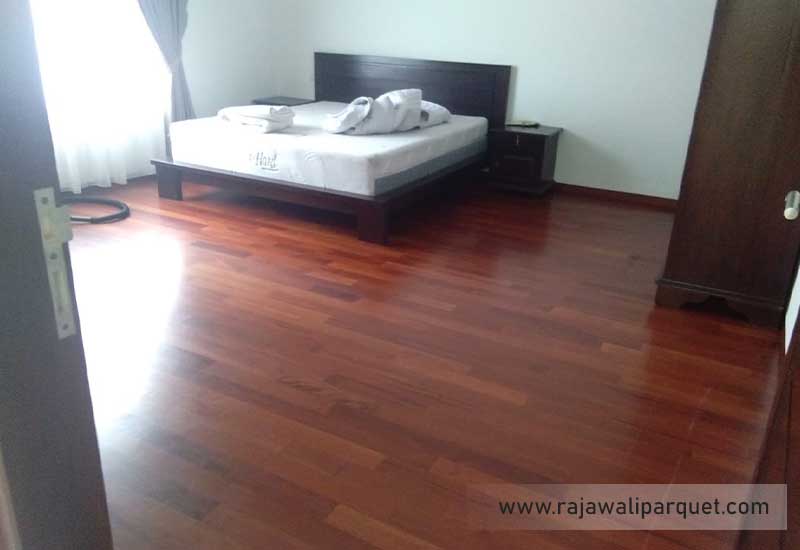 Rekomendasi lantak kayu untuk kamar tidur