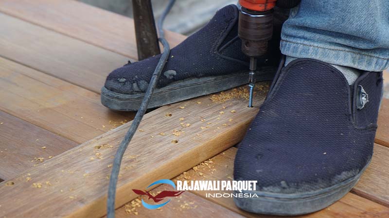 Menghitung Ongkos pemasangan Decking kayu