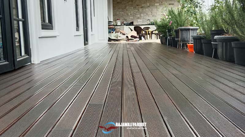 Menghitung Ongkos pemasangan Decking kayu